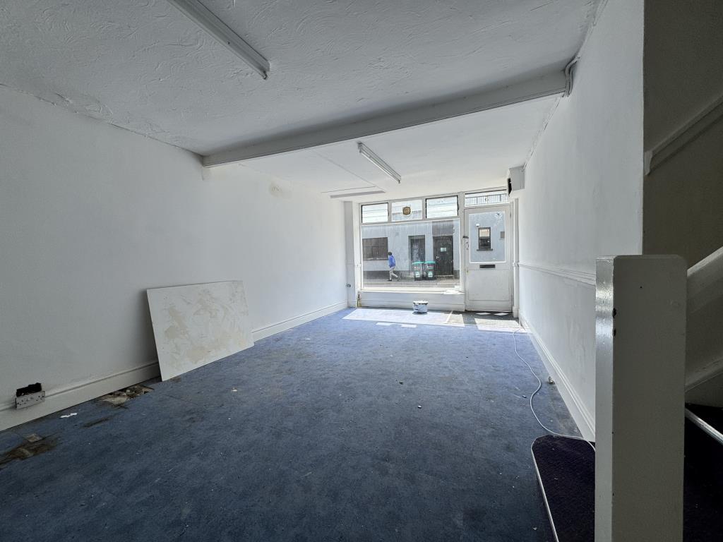 Lot: 78 - SHOP WITH OFFICE ACCOMMODATION ON UPPER FLOORS - Ground floor shop area